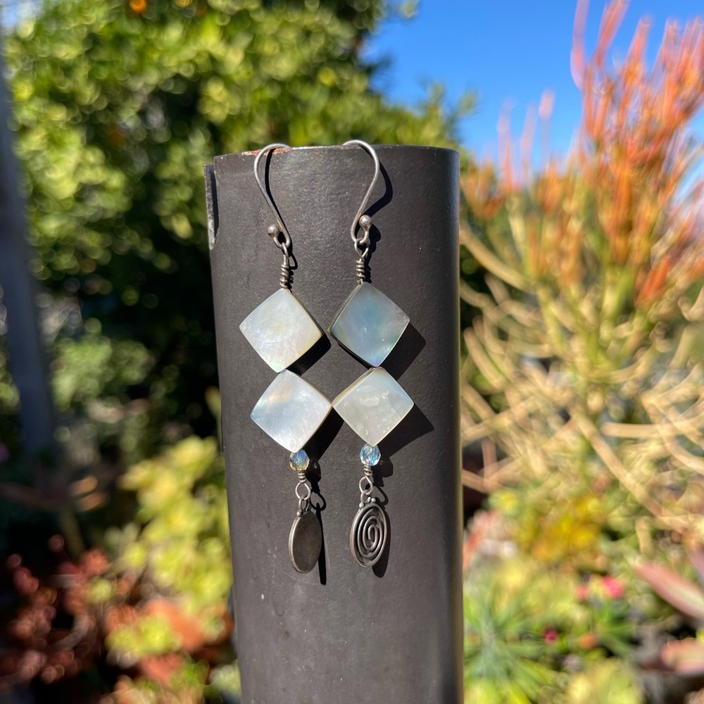 Mother of pearl earrings - Picture 1 of 7